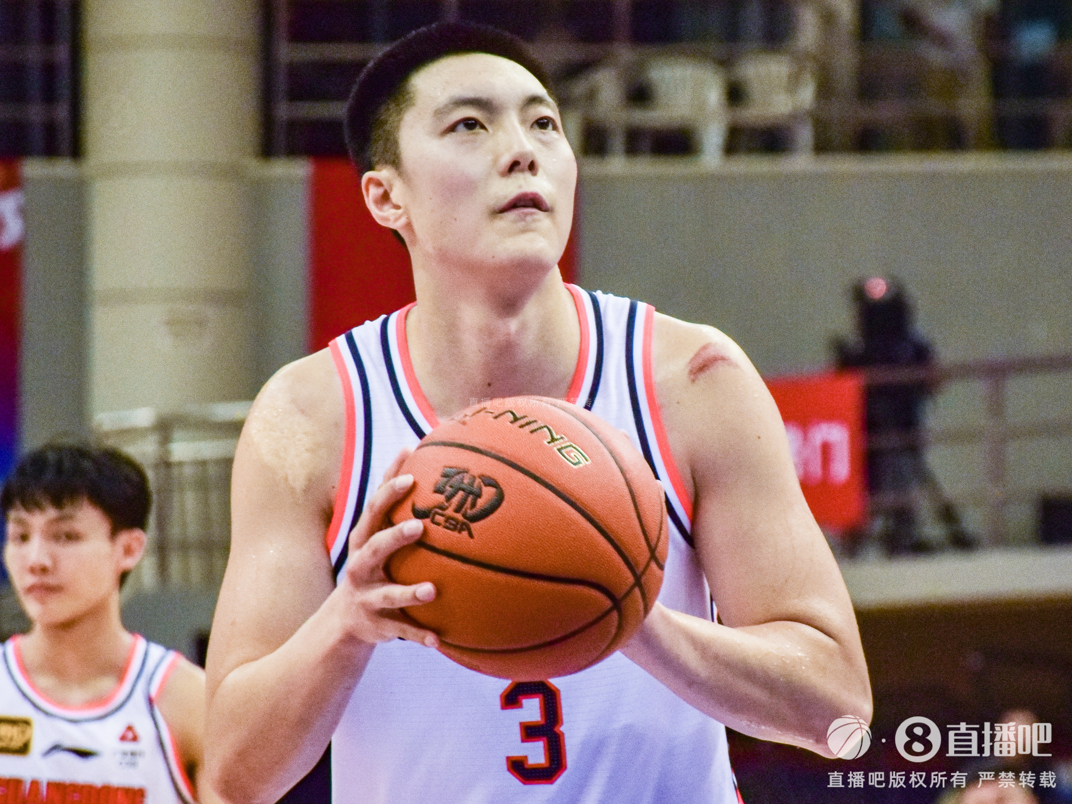  可圈可点！胡明轩半场三分3中2拿到9分3板6助 正负值+12最高