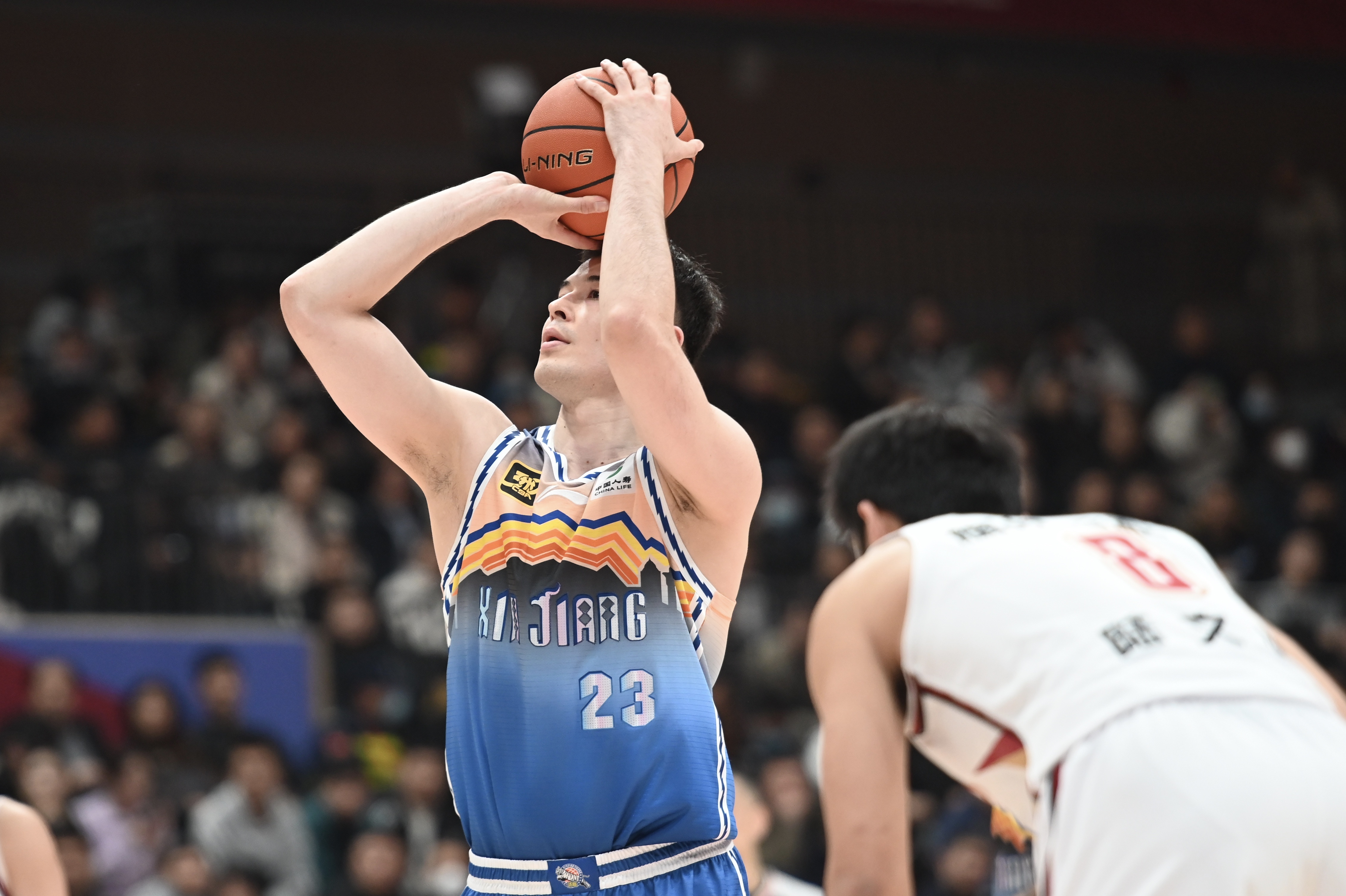 高效表现!阿不都沙拉木10中7拿下17分9板 其中4个前场板